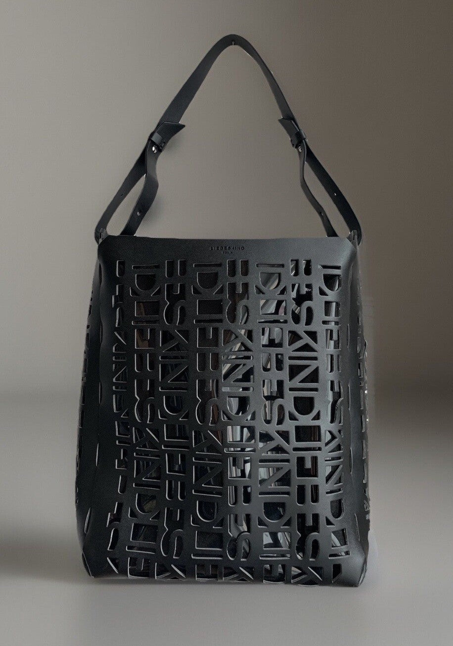 liebeskind-berlin-shopper-schwarz-logo-cutout-ansicht