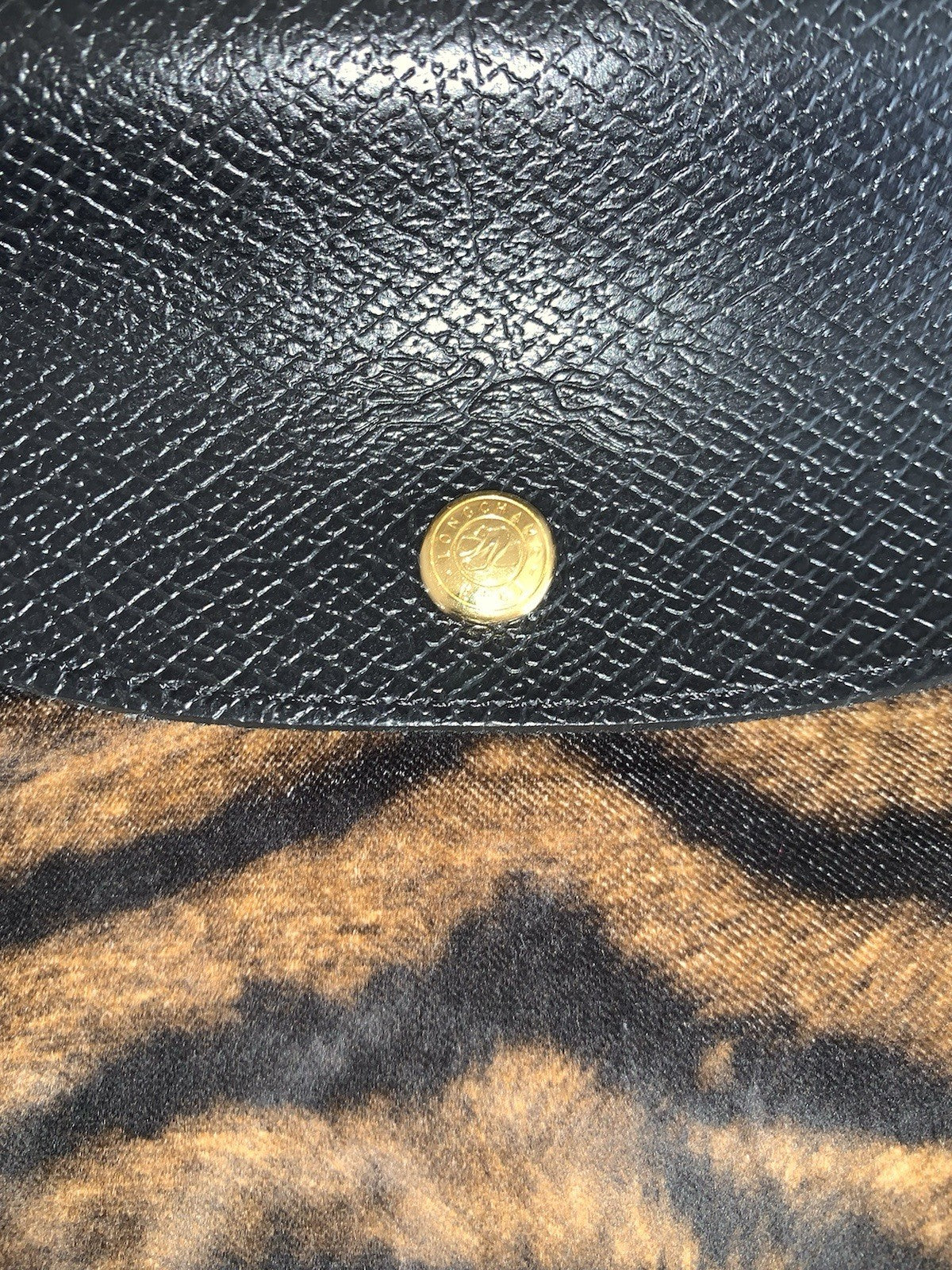 longchamp-le-pliage-limited-edition-animalprint-druckknopf