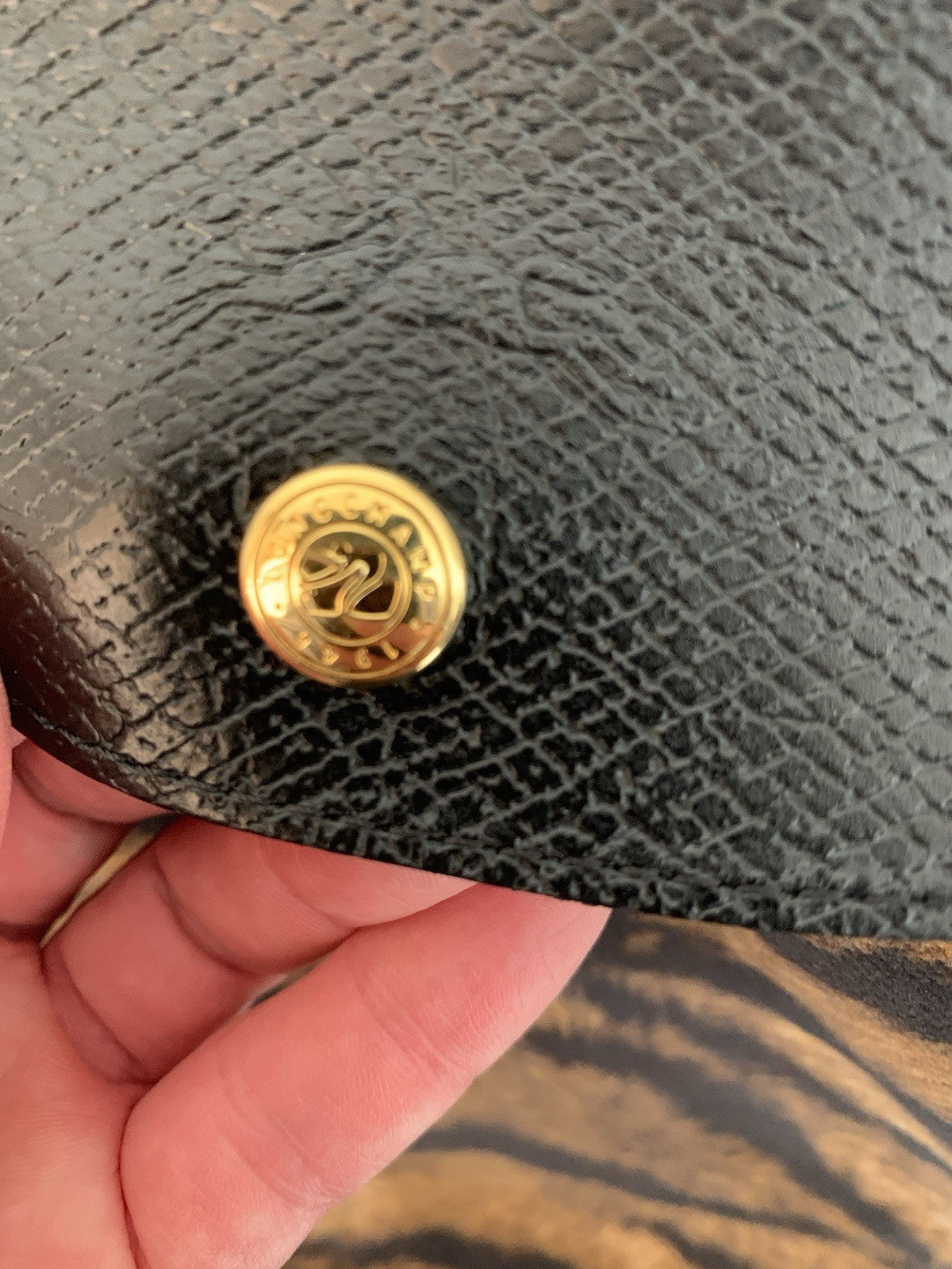 longchamp-le-pliage-limited-edition-animalprint-logo-knopf