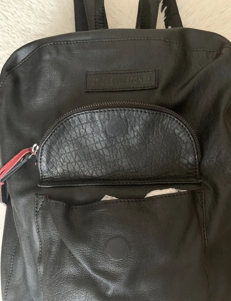 sticksandstones-rucksack-damen-leder-schwarz-frontfach