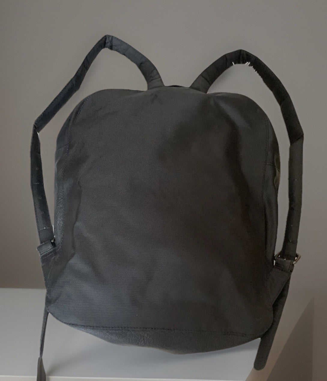 sticksandstones-rucksack-damen-leder-schwarz-hinten