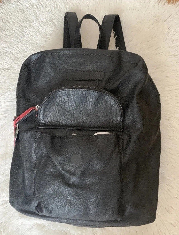 sticksandstones-rucksack-damen-leder-schwarz-vorne-flach