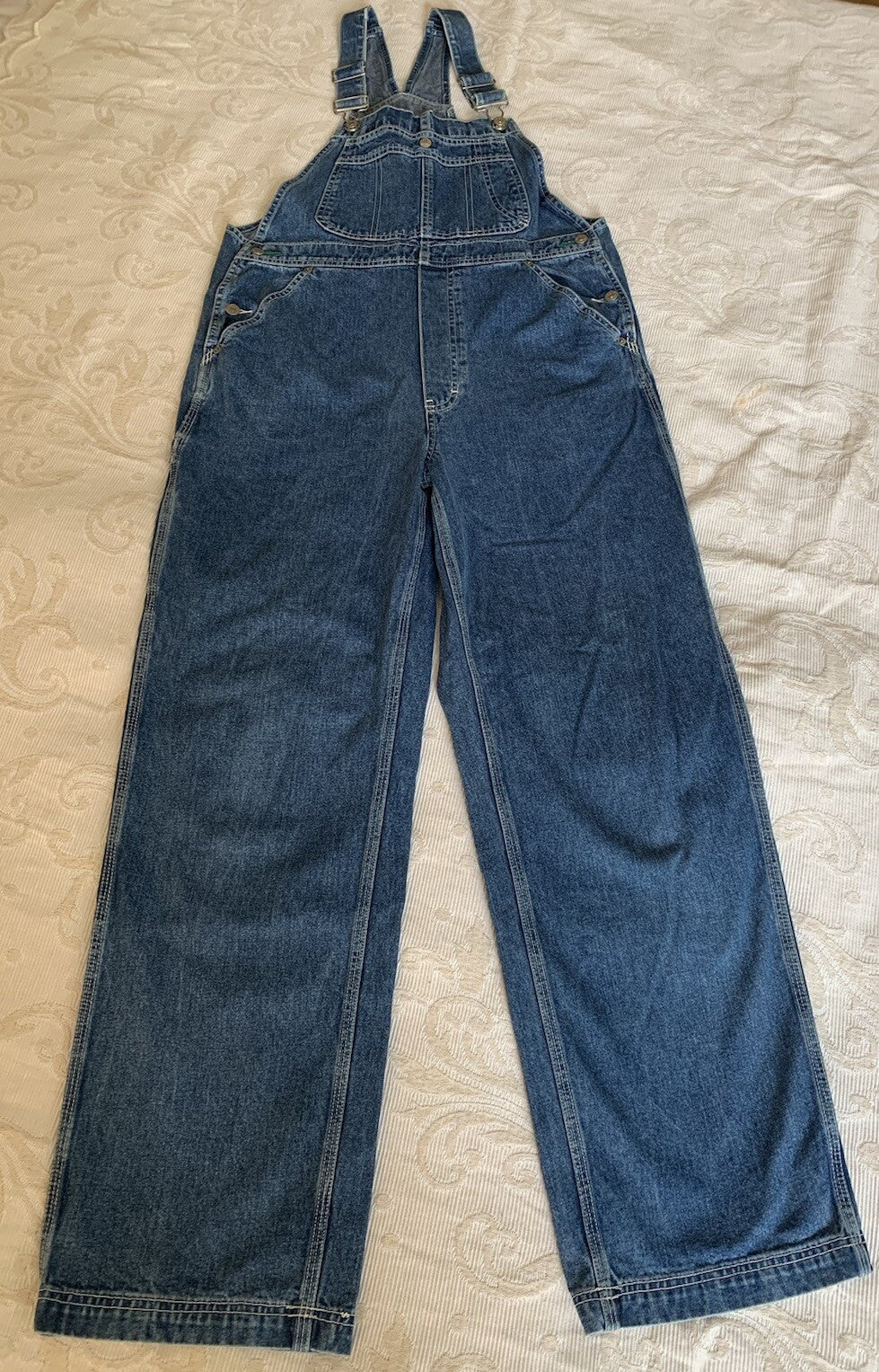 Tommy Hilfiger Latzhose in blauer Denimfarbe in der Frontansicht