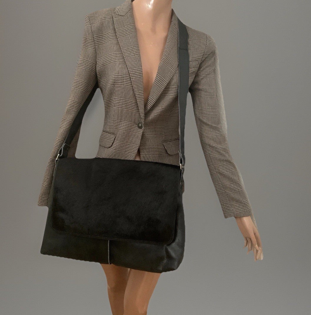 umhaengetasche-schwarz-leder-fell-front-vintage-3