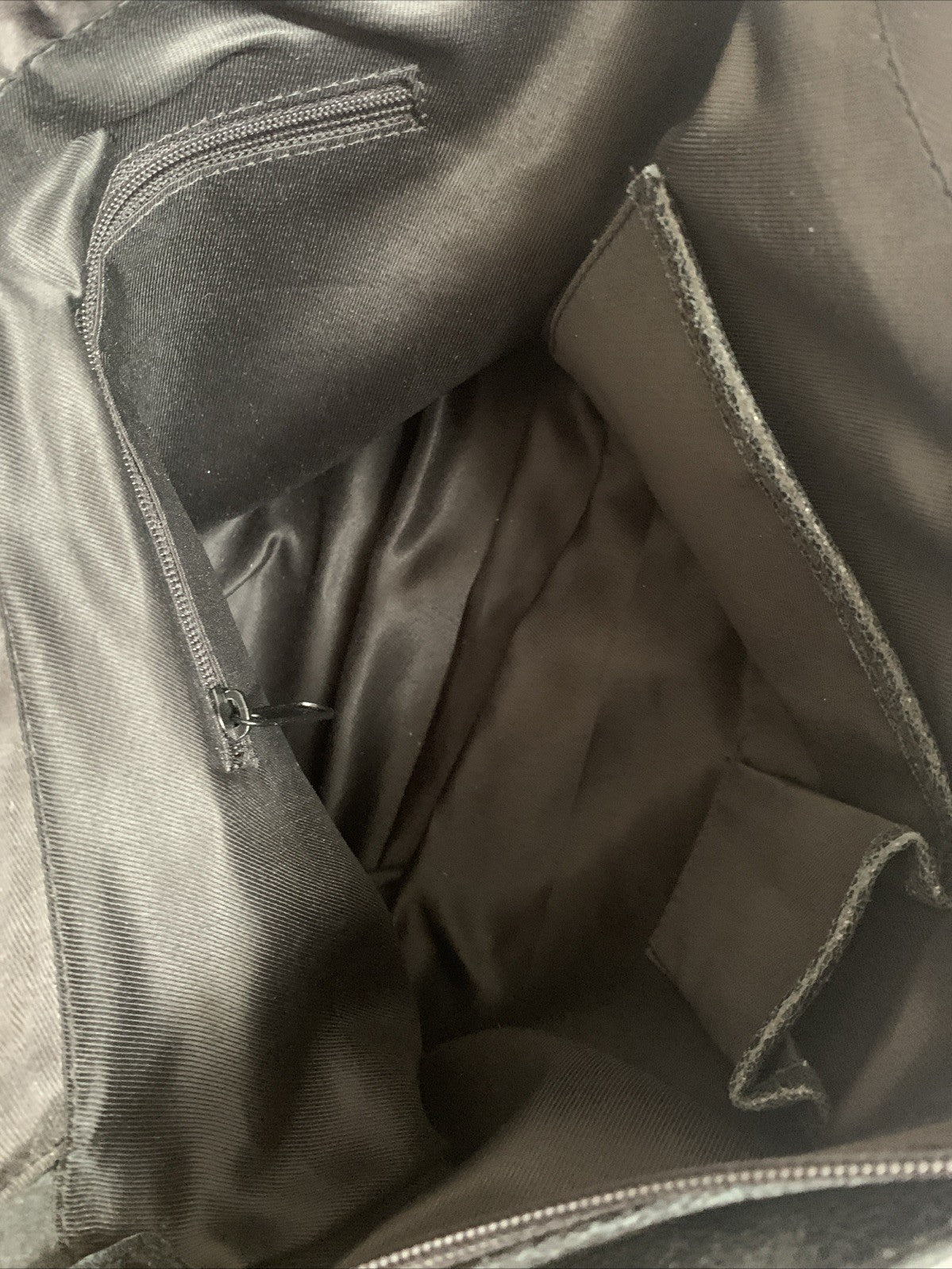 umhaengetasche-schwarz-leder-fell-front-vintage-innen