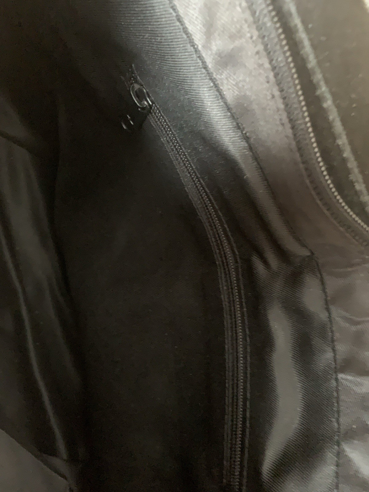 umhaengetasche-schwarz-leder-fell-front-vintage-innenfach