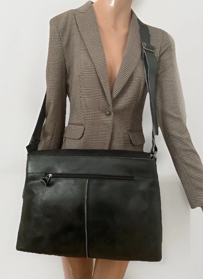 umhaengetasche-schwarz-leder-fell-front-vintage-rueckseite