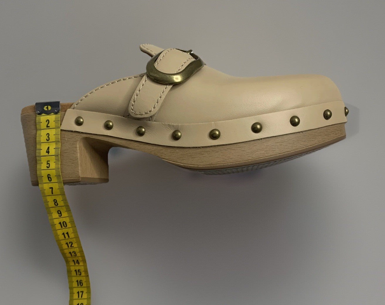 unisa-clogs-absatzhoehe-messung