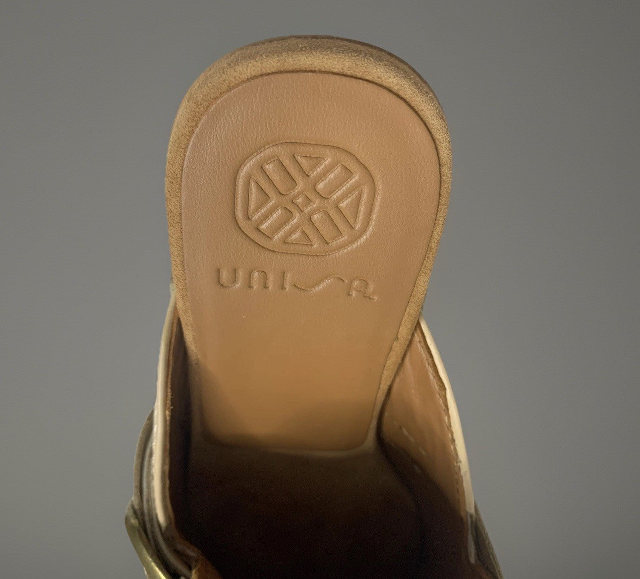 unisa-clogs-markenlogo-insohle