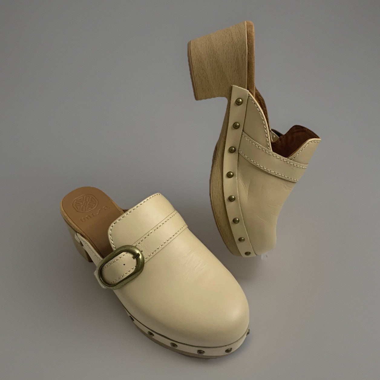 unisa-damen-clogs-beige-echtleder-vorne