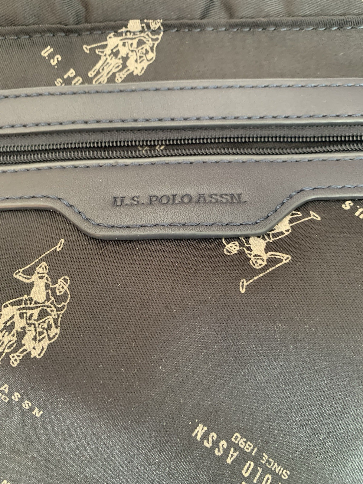 Innenfächer der U.S. Polo Assn. Umhängetasche mit Reißverschlussfach