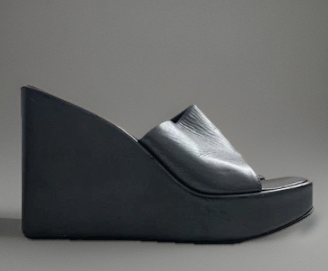 vera-pelle-plateau-mules-damen-37-seitlich-rechts